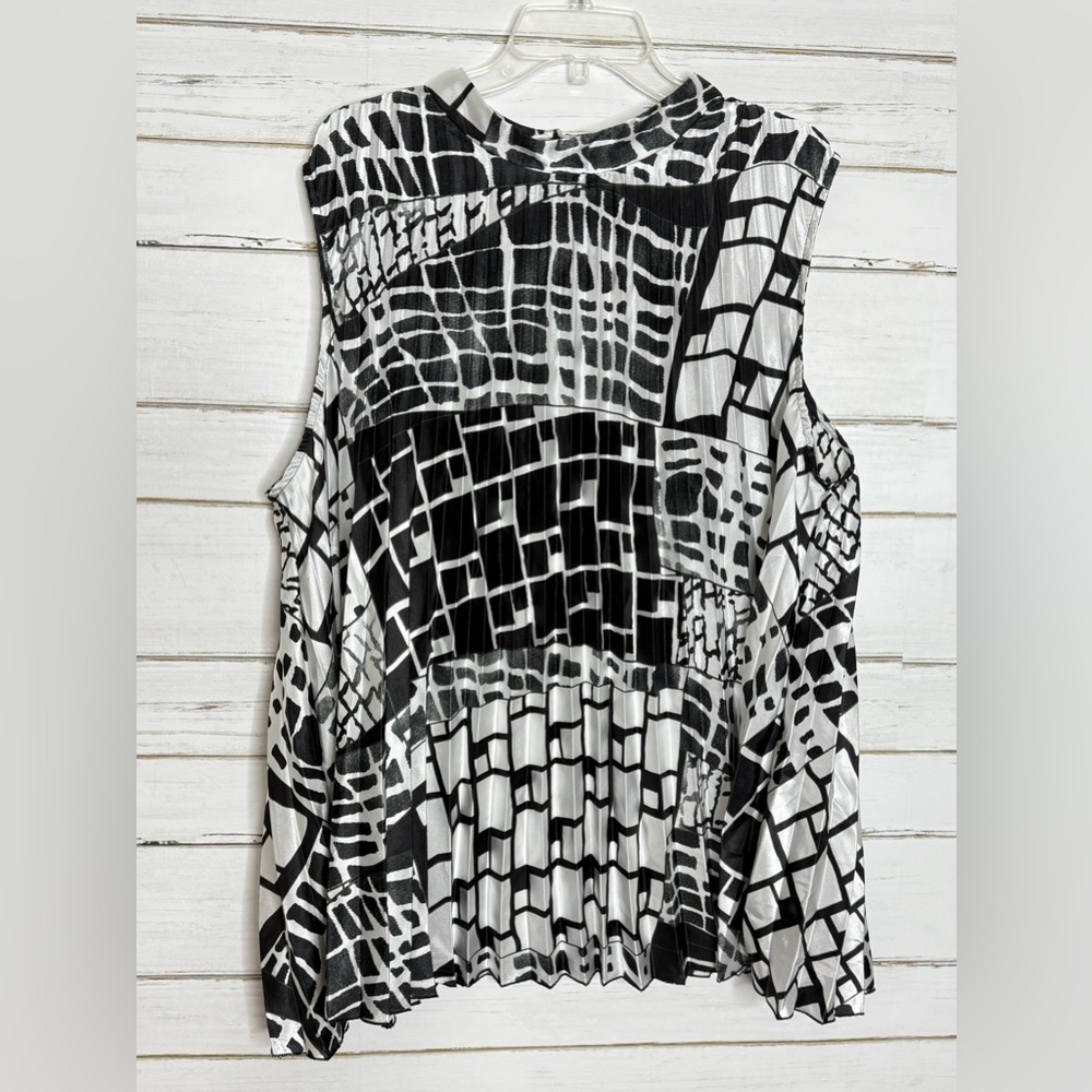 Lane Bryant Black & White Abstract Pleated Blouse